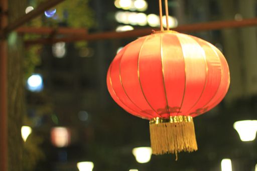 彩虹城的灯笼，挺有喜感的